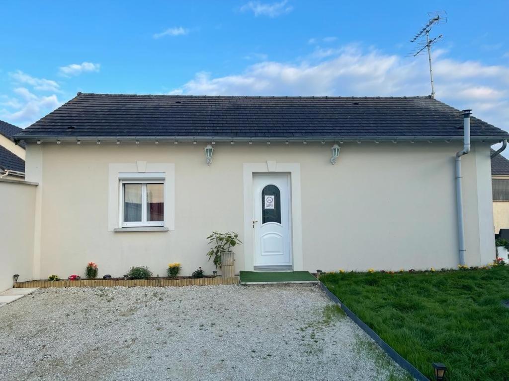 Charmante Maison Au Calme Sainte-Maure Exteriér fotografie